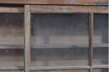 《天板取り付け加工費込み》　和製アンティーク　木味の豊かな風合いとガラス戸の組み合わせが魅力の横型収納棚　(R-085701)