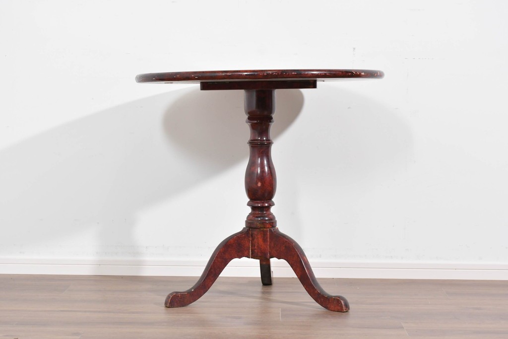 アジアンヴィンテージ　オリエンタル　風景画をあしらったティルトトップコーヒーテーブル　(R-085702)