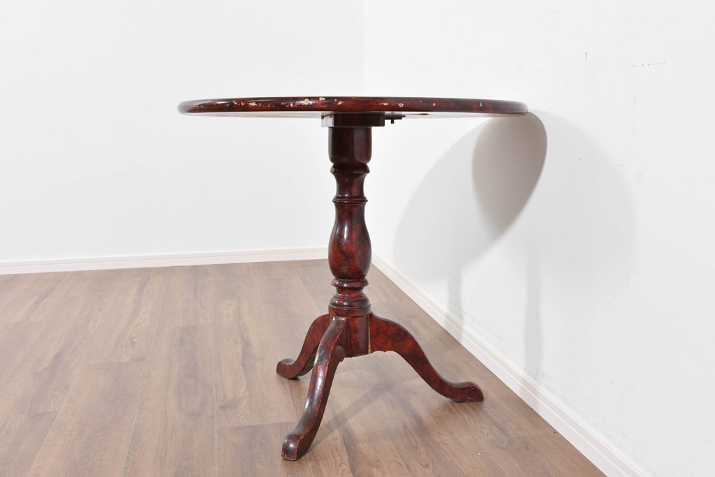 アジアンヴィンテージ　オリエンタル　風景画をあしらったティルトトップコーヒーテーブル　(R-085702)