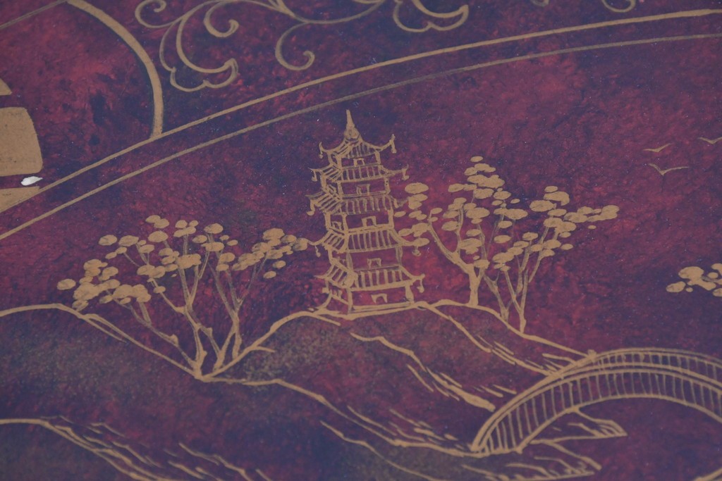 アジアンヴィンテージ　オリエンタル　風景画をあしらったティルトトップコーヒーテーブル　(R-085702)