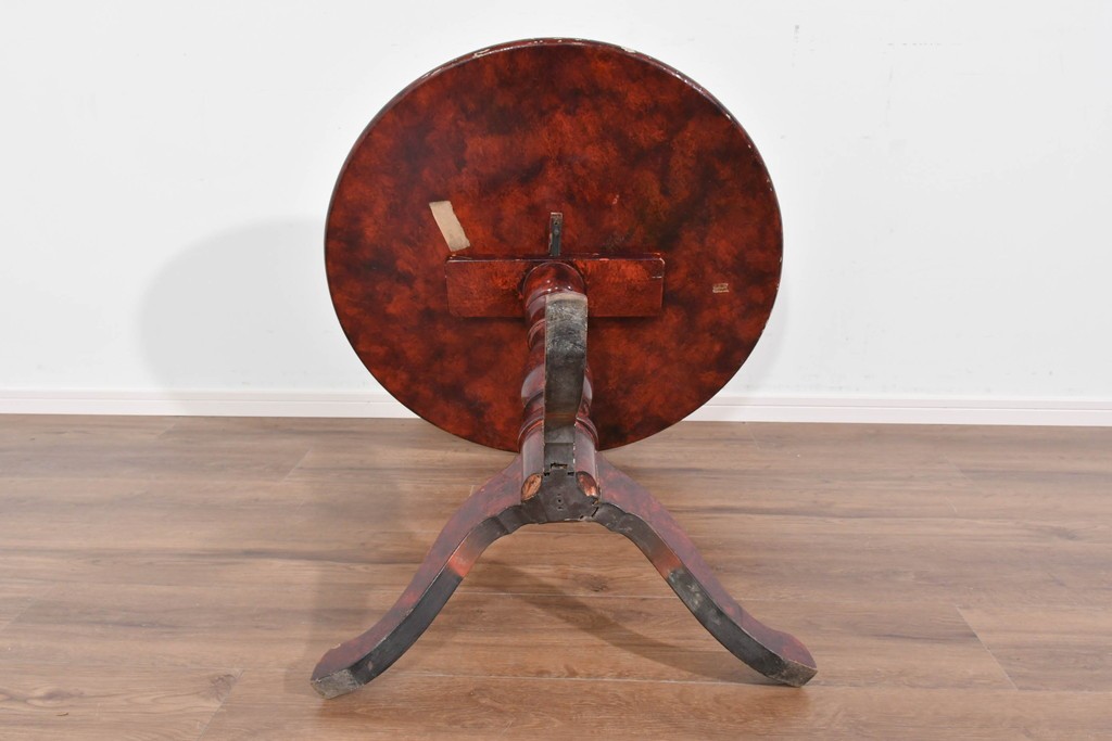 アジアンヴィンテージ　オリエンタル　風景画をあしらったティルトトップコーヒーテーブル　(R-085702)