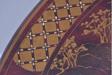 アジアンヴィンテージ　オリエンタル　風景画をあしらったティルトトップコーヒーテーブル　(R-085702)