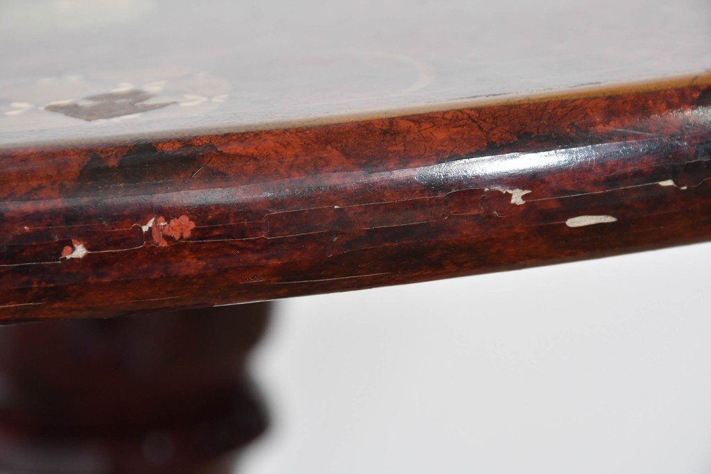 アジアンヴィンテージ　オリエンタル　風景画をあしらったティルトトップコーヒーテーブル　(R-085702)