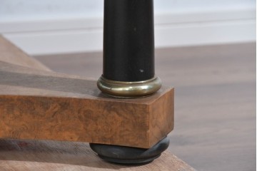 中古　最高級アメリカ家具ブランド　Baker(ベーカー社)　御影石天板と木部の対比が美しいエンパイヤ様式のローテーブル　(R-085703)