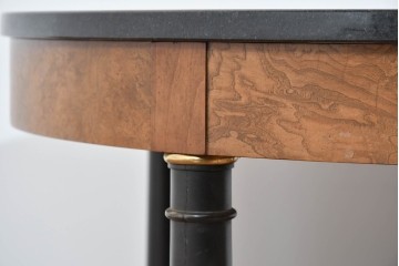 中古　最高級アメリカ家具ブランド　Baker(ベーカー社)　御影石天板と木部の対比が美しいエンパイヤ様式のローテーブル　(R-085703)