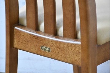 中古　マルニ木工(MARUNI)　ナラ材　本革　背もたれの曲線が美しいダイニングチェア4脚セット　(R-085704)