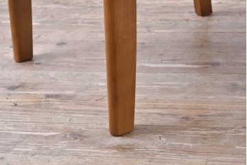 中古　マルニ木工(MARUNI)　ナラ材　本革　背もたれの曲線が美しいダイニングチェア4脚セット　(R-085704)