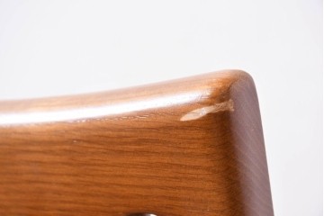 中古　マルニ木工(MARUNI)　ナラ材　本革　背もたれの曲線が美しいダイニングチェア4脚セット　(R-085704)