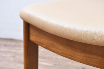 中古　マルニ木工(MARUNI)　ナラ材　本革　背もたれの曲線が美しいダイニングチェア4脚セット　(R-085704)