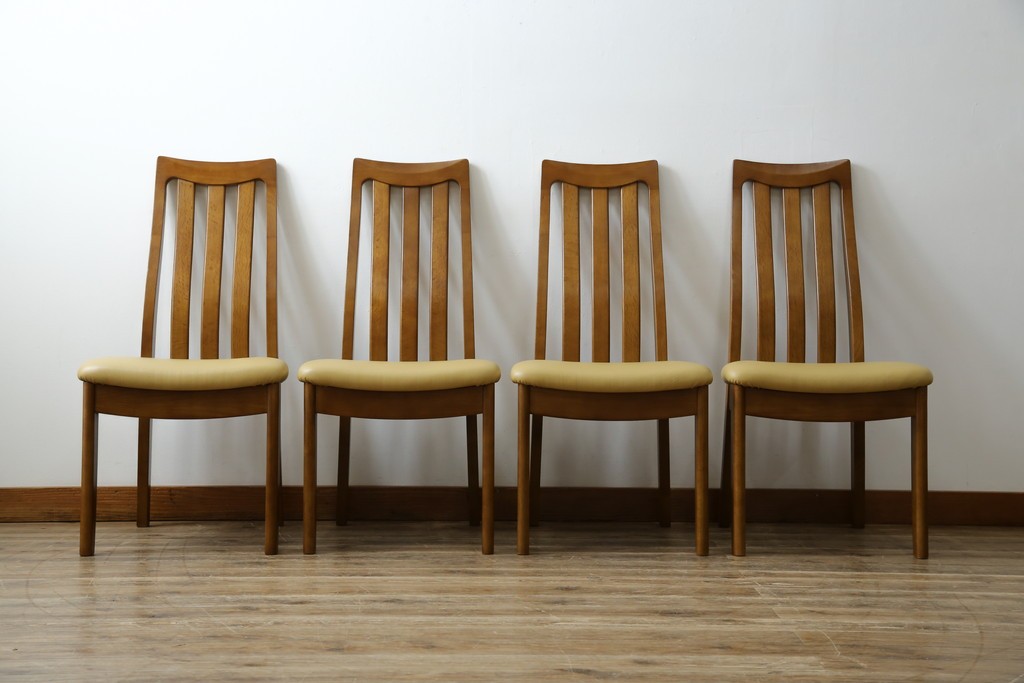 中古　マルニ木工(MARUNI)　ナラ材　本革　背もたれの曲線が美しいダイニングチェア4脚セット　(R-085704)