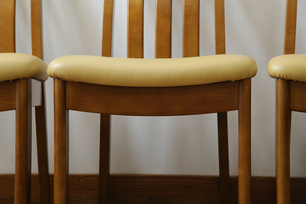 中古　マルニ木工(MARUNI)　ナラ材　本革　背もたれの曲線が美しいダイニングチェア4脚セット　(R-085704)