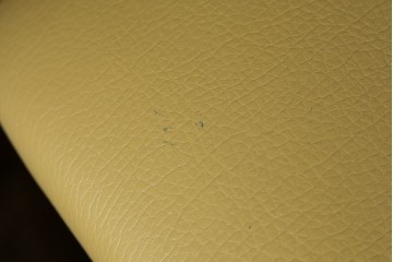 中古　マルニ木工(MARUNI)　ナラ材　本革　背もたれの曲線が美しいダイニングチェア4脚セット　(R-085704)