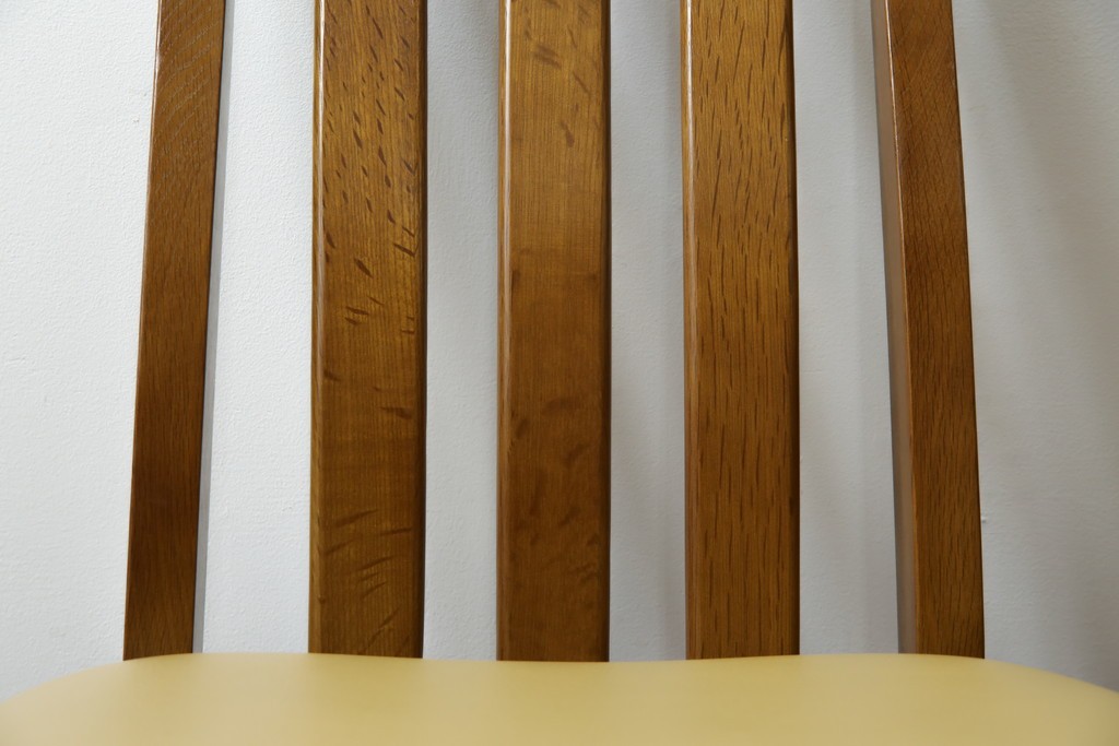 中古　マルニ木工(MARUNI)　ナラ材　本革　背もたれの曲線が美しいダイニングチェア4脚セット　(R-085704)