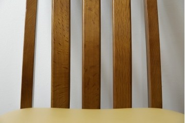 中古　マルニ木工(MARUNI)　ナラ材　本革　背もたれの曲線が美しいダイニングチェア4脚セット　(R-085704)