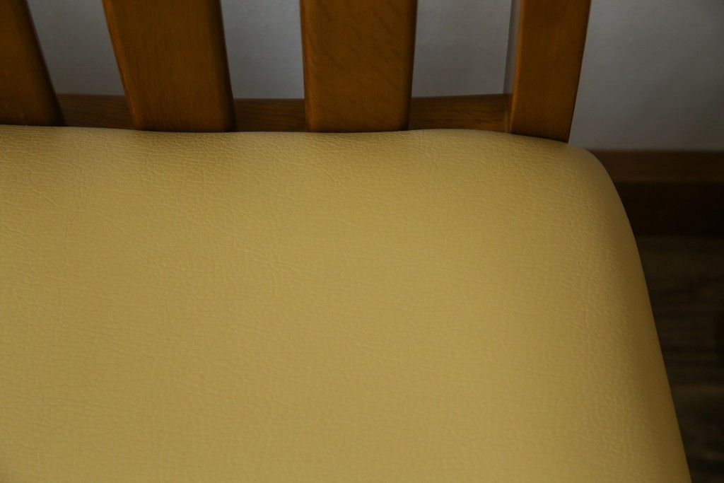 中古　マルニ木工(MARUNI)　ナラ材　本革　背もたれの曲線が美しいダイニングチェア4脚セット　(R-085704)