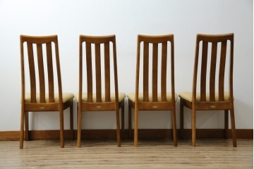 中古　マルニ木工(MARUNI)　ナラ材　本革　背もたれの曲線が美しいダイニングチェア4脚セット　(R-085704)