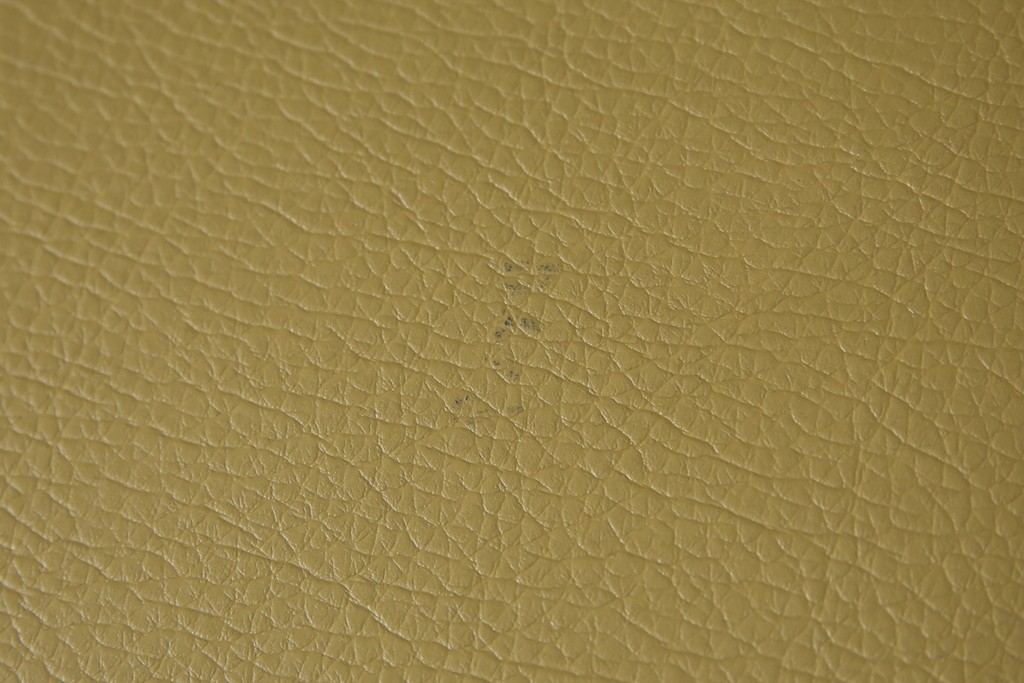 中古　マルニ木工(MARUNI)　ナラ材　本革　背もたれの曲線が美しいダイニングチェア4脚セット　(R-085704)