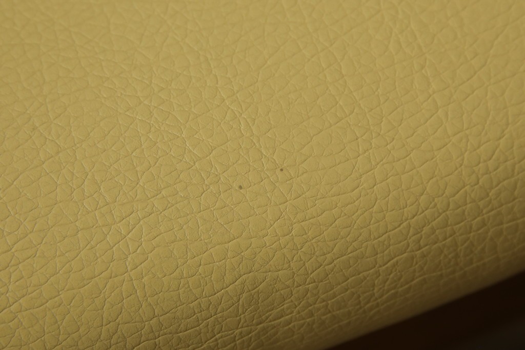 中古　マルニ木工(MARUNI)　ナラ材　本革　背もたれの曲線が美しいダイニングチェア4脚セット　(R-085704)