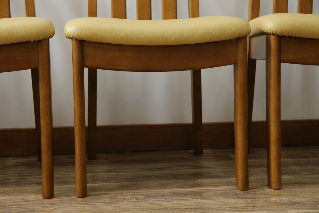 中古　マルニ木工(MARUNI)　ナラ材　本革　背もたれの曲線が美しいダイニングチェア4脚セット　(R-085704)