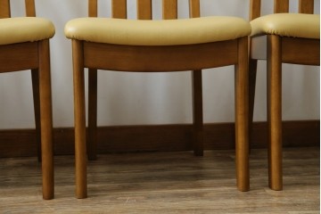 中古　マルニ木工(MARUNI)　ナラ材　本革　背もたれの曲線が美しいダイニングチェア4脚セット　(R-085704)
