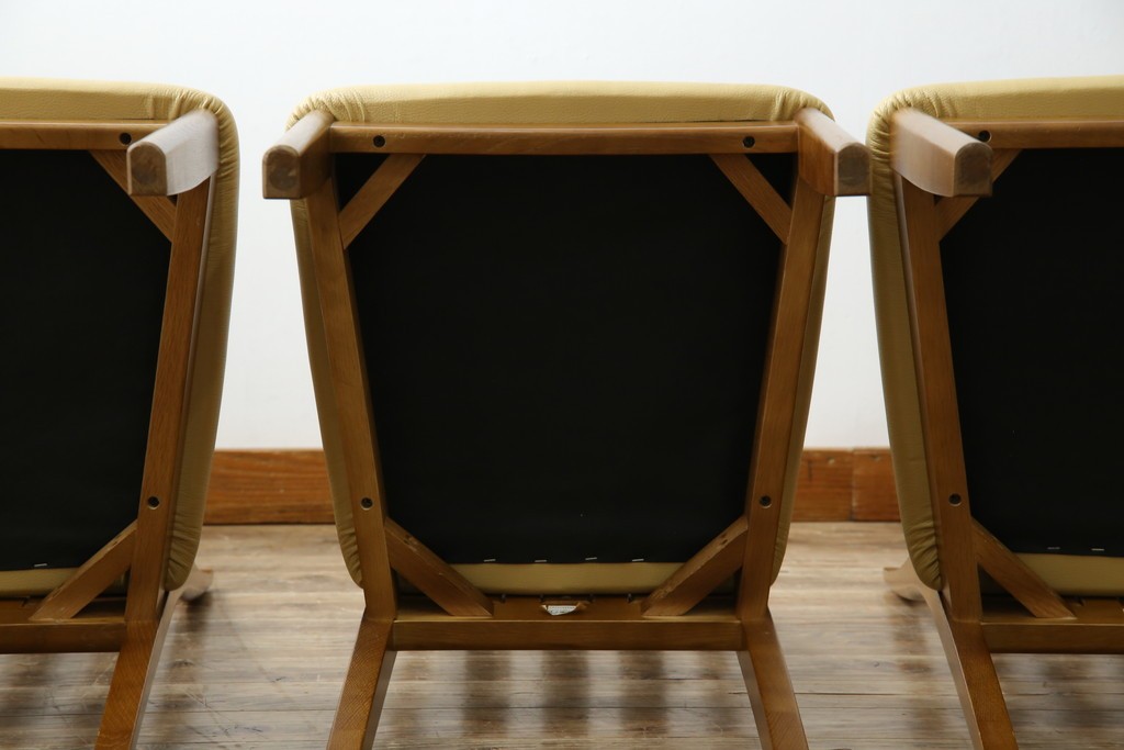 中古　マルニ木工(MARUNI)　ナラ材　本革　背もたれの曲線が美しいダイニングチェア4脚セット　(R-085704)