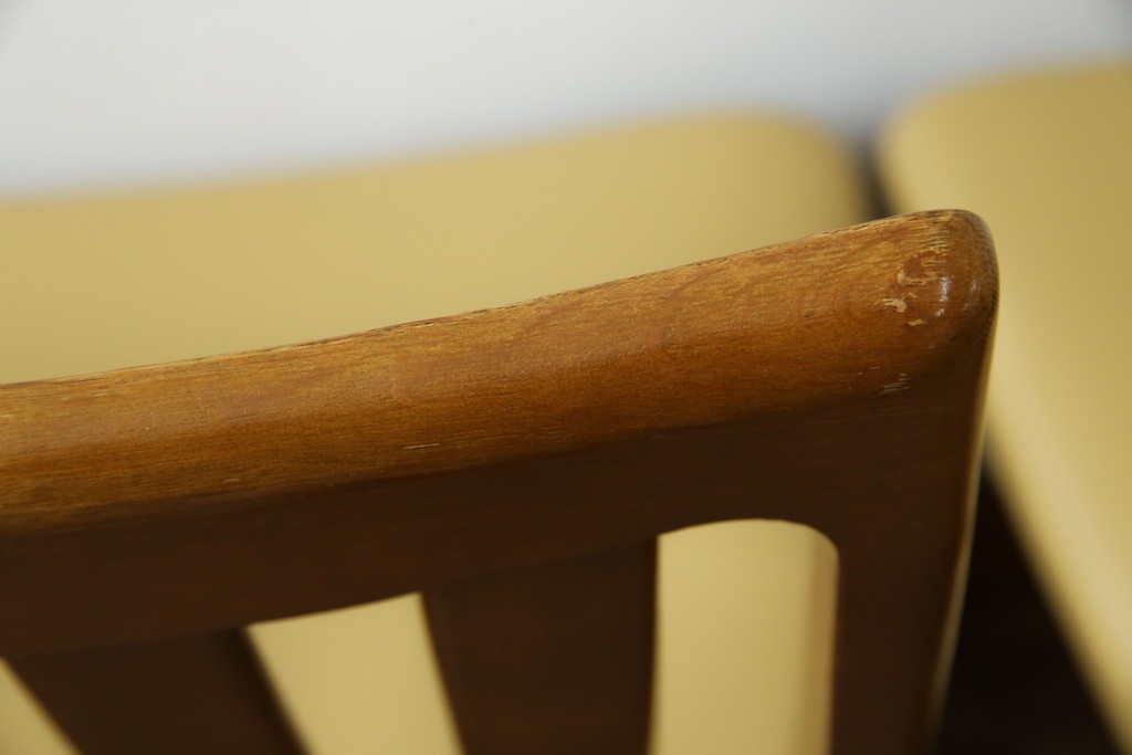 中古　マルニ木工(MARUNI)　ナラ材　本革　背もたれの曲線が美しいダイニングチェア4脚セット　(R-085704)