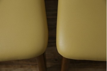 中古　マルニ木工(MARUNI)　ナラ材　本革　背もたれの曲線が美しいダイニングチェア4脚セット　(R-085704)