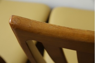 中古　マルニ木工(MARUNI)　ナラ材　本革　背もたれの曲線が美しいダイニングチェア4脚セット　(R-085704)