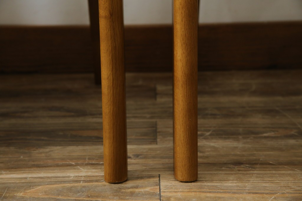 中古　マルニ木工(MARUNI)　ナラ材　本革　背もたれの曲線が美しいダイニングチェア4脚セット　(R-085704)