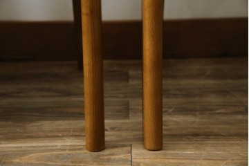 中古　マルニ木工(MARUNI)　ナラ材　本革　背もたれの曲線が美しいダイニングチェア4脚セット　(R-085704)