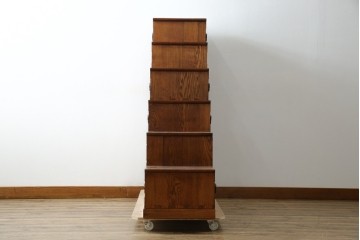 中古　美品　ニレ無垢材　格子意匠と金具装飾が美しい両面使いできる階段箪笥　(R-085708)