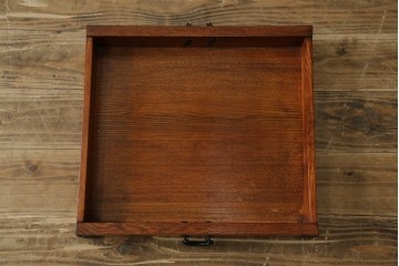 中古　美品　ニレ無垢材　格子意匠と金具装飾が美しい両面使いできる階段箪笥　(R-085708)