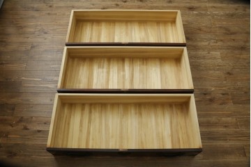 中古　志太民芸家具　深い色合いの木肌が美しいサイドボード　(R-085711)
