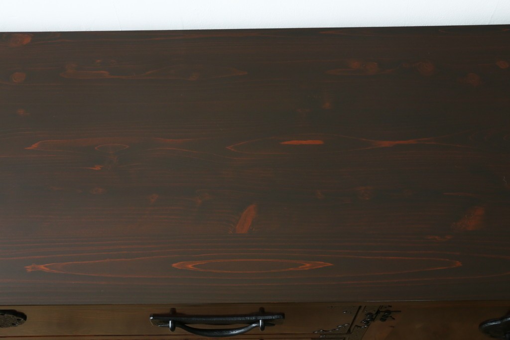 中古　志太民芸家具　深い色合いの木肌が美しいサイドボード　(R-085711)