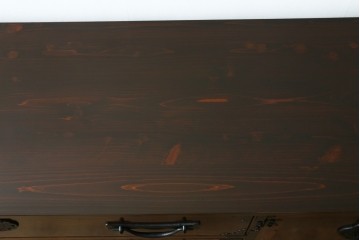 中古　志太民芸家具　深い色合いの木肌が美しいサイドボード　(R-085711)