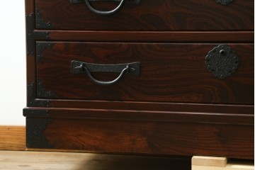 中古　志太民芸家具　深い色合いの木肌が美しいサイドボード　(R-085711)