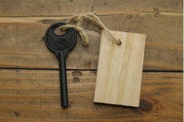 中古　志太民芸家具　深い色合いの木肌が美しいサイドボード　(R-085711)