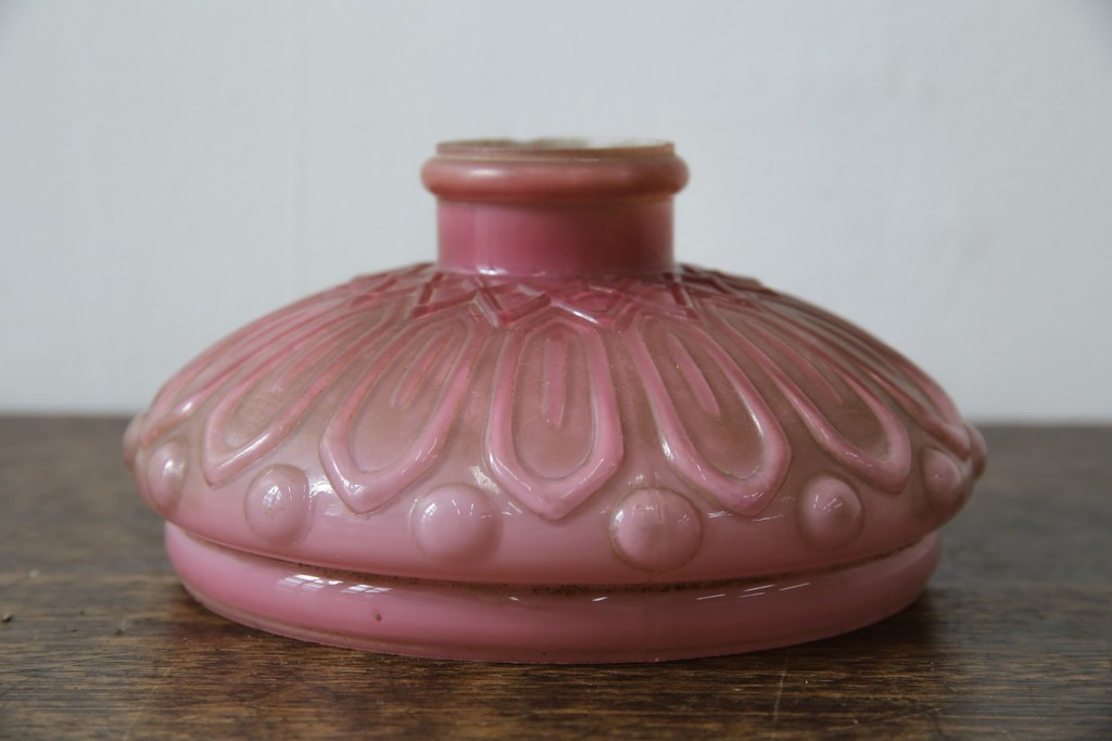 【簡易リペア限定品】　和製アンティーク　当時物　大正～昭和初期　柔らかなピンク色のレトロなオイルランプシェード　(R-085714)