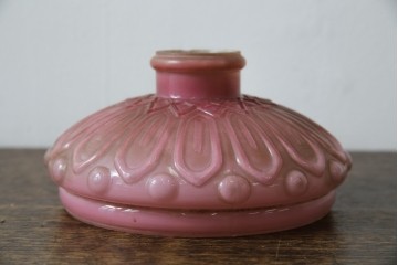 【簡易リペア限定品】　和製アンティーク　当時物　大正～昭和初期　柔らかなピンク色のレトロなオイルランプシェード　(R-085714)