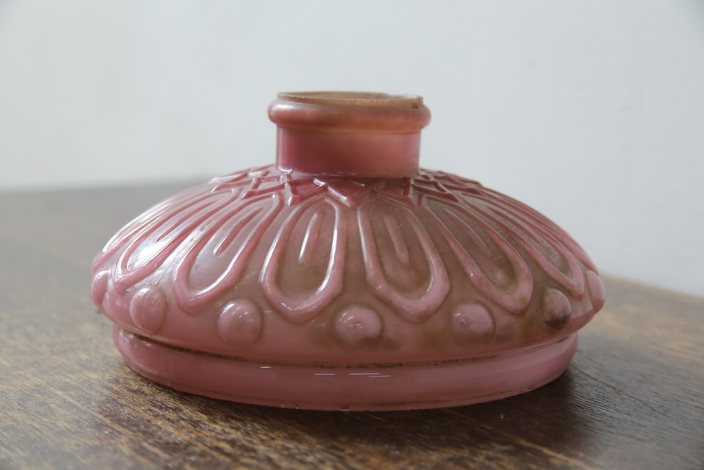 【簡易リペア限定品】　和製アンティーク　当時物　大正～昭和初期　柔らかなピンク色のレトロなオイルランプシェード　(R-085714)