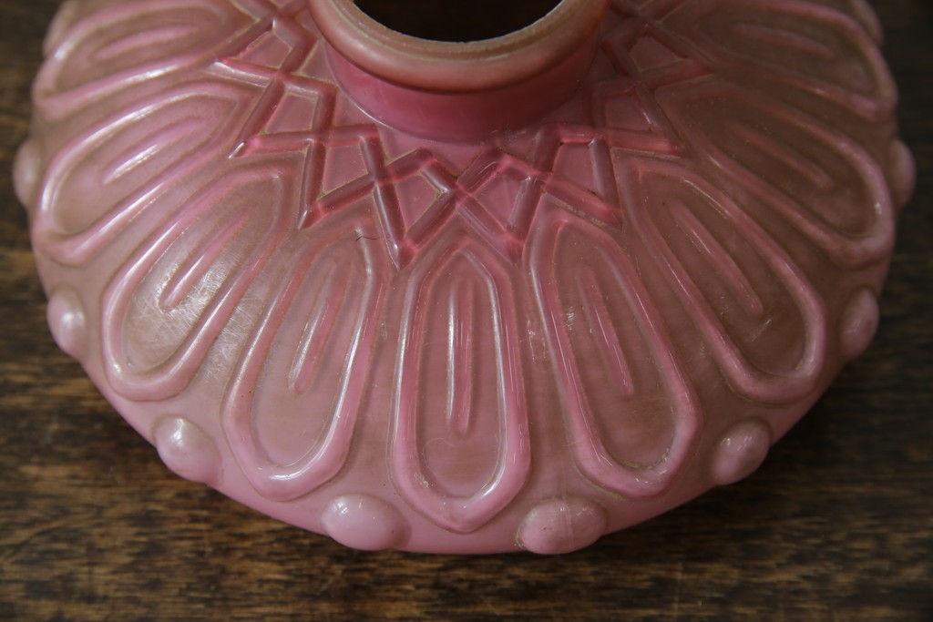 【簡易リペア限定品】　和製アンティーク　当時物　大正～昭和初期　柔らかなピンク色のレトロなオイルランプシェード　(R-085714)