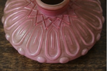 【簡易リペア限定品】　和製アンティーク　当時物　大正～昭和初期　柔らかなピンク色のレトロなオイルランプシェード　(R-085714)
