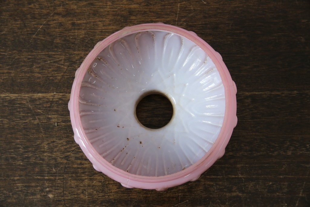 【簡易リペア限定品】　和製アンティーク　当時物　大正～昭和初期　柔らかなピンク色のレトロなオイルランプシェード　(R-085714)