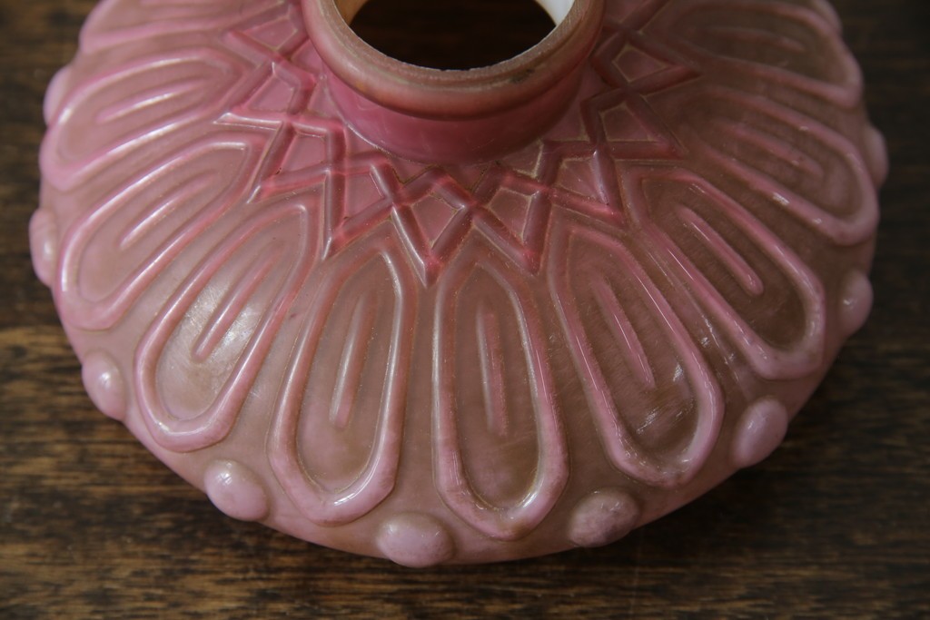 【簡易リペア限定品】　和製アンティーク　当時物　大正～昭和初期　柔らかなピンク色のレトロなオイルランプシェード　(R-085714)