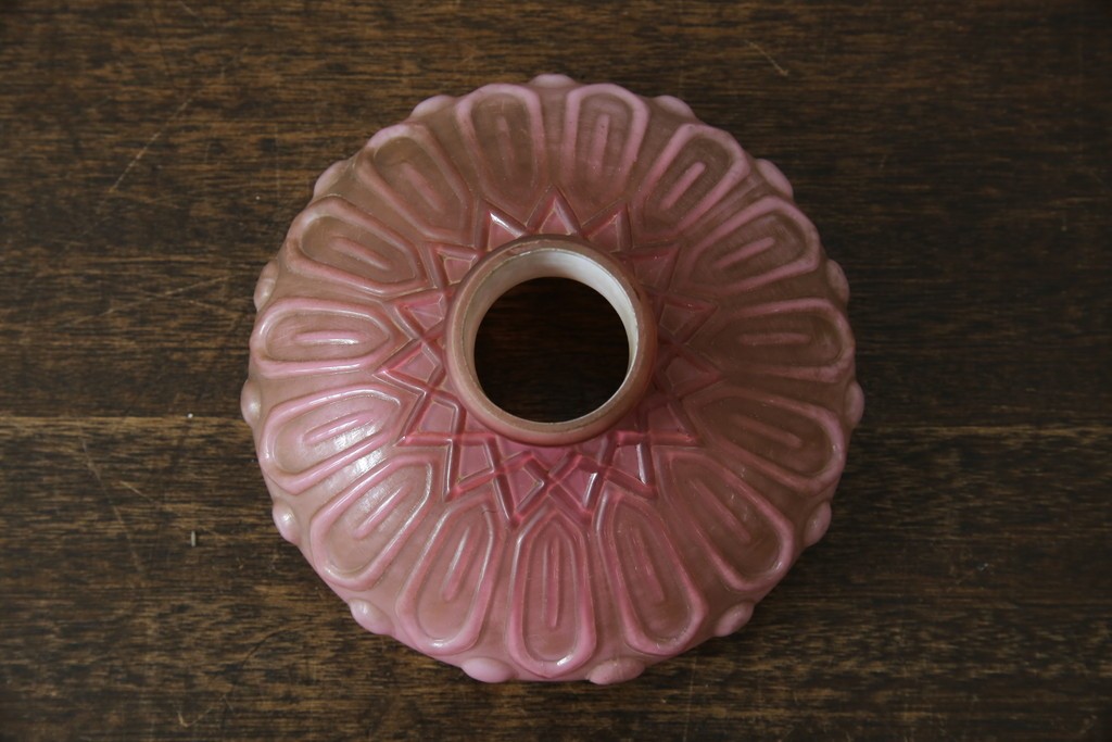 【簡易リペア限定品】　和製アンティーク　当時物　大正～昭和初期　柔らかなピンク色のレトロなオイルランプシェード　(R-085714)