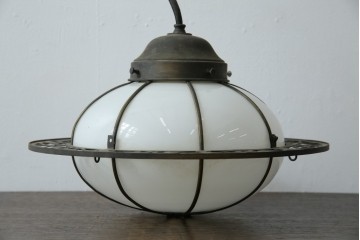 《引っ掛けシーリング式ペンダントライト加工費込み》　和製アンティーク　大正～昭和初期　凝ったデザインの真鍮飾りが目を引くペンダントライト　(R-085715)