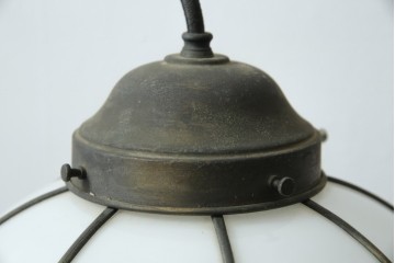 《引っ掛けシーリング式ペンダントライト加工費込み》　和製アンティーク　大正～昭和初期　凝ったデザインの真鍮飾りが目を引くペンダントライト　(R-085715)