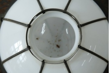 《引っ掛けシーリング式ペンダントライト加工費込み》　和製アンティーク　大正～昭和初期　凝ったデザインの真鍮飾りが目を引くペンダントライト　(R-085715)