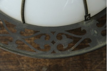 《引っ掛けシーリング式ペンダントライト加工費込み》　和製アンティーク　大正～昭和初期　凝ったデザインの真鍮飾りが目を引くペンダントライト　(R-085715)