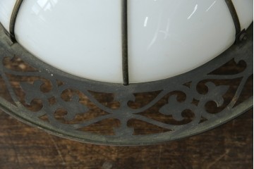 《引っ掛けシーリング式ペンダントライト加工費込み》　和製アンティーク　大正～昭和初期　凝ったデザインの真鍮飾りが目を引くペンダントライト　(R-085715)